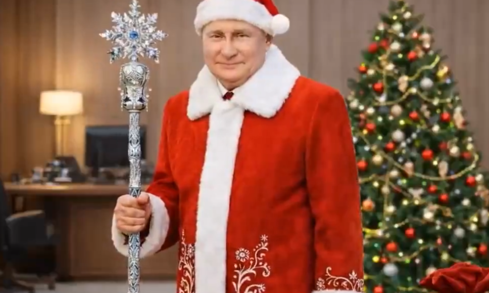 Vladimir Putin kao Djed Božićnjak