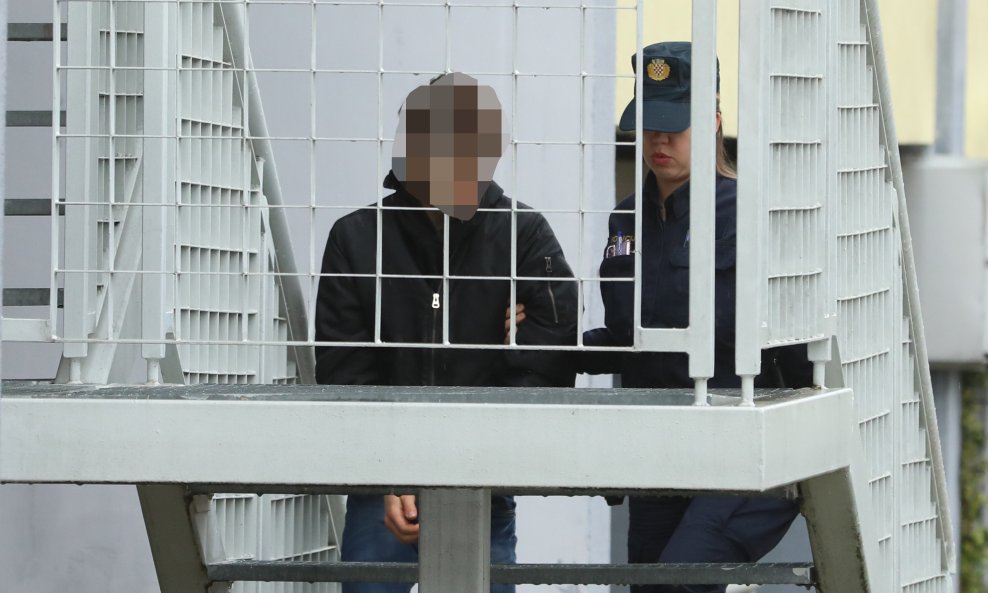 Privođenje osumnjičenog za požar u Vjesniku