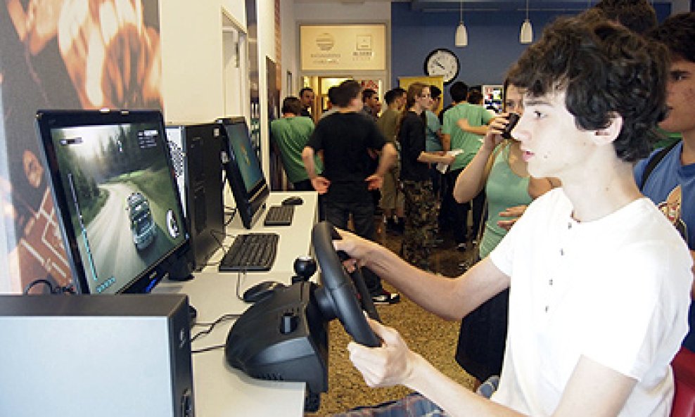 Geek dan Visoko učilište Algebra