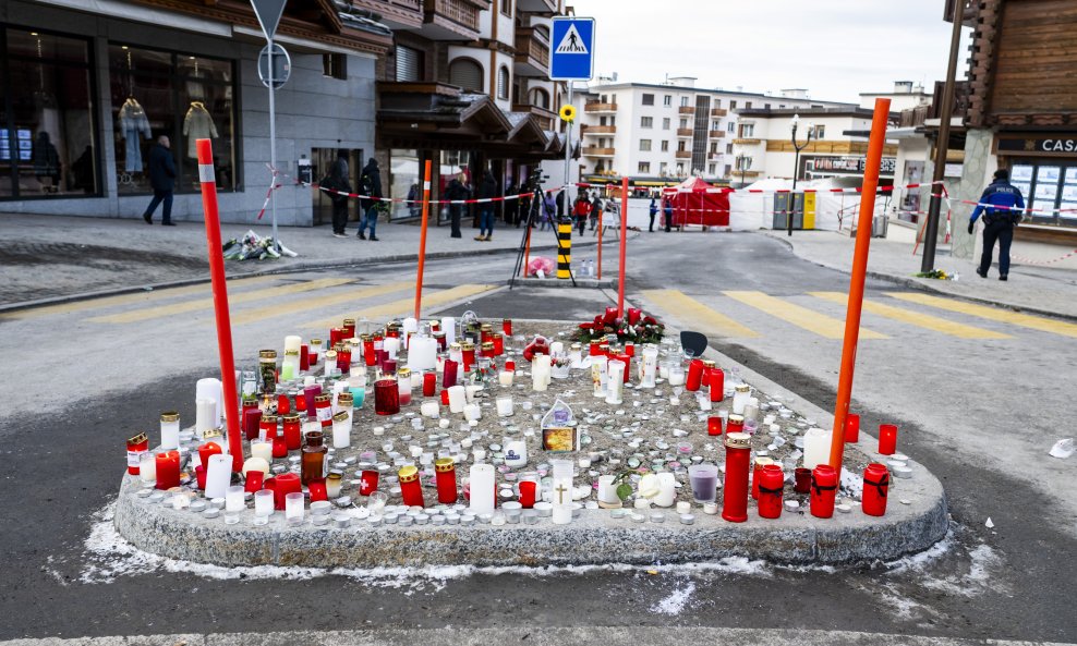 Švicarci odaju počast ubijenima u tragičnom požaru zbog kojeg je proglašena petodnevna žalost