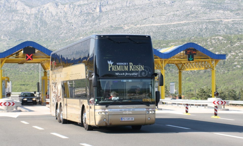 AUSTRIJSKI AUTOBUS