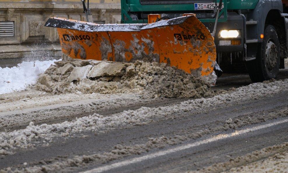 I dalje se čisti snijeg u Zagrebu
