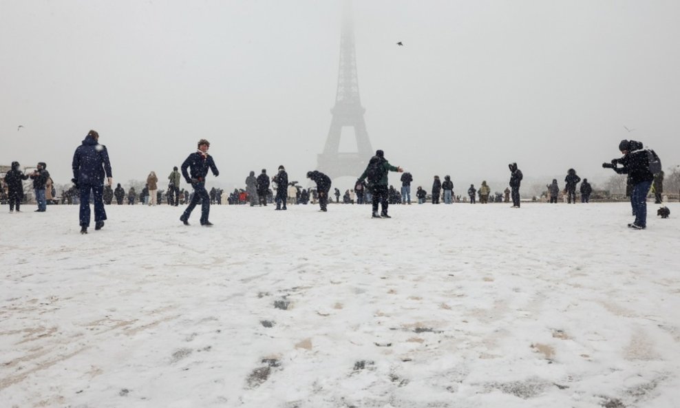 Snijeg u Parizu