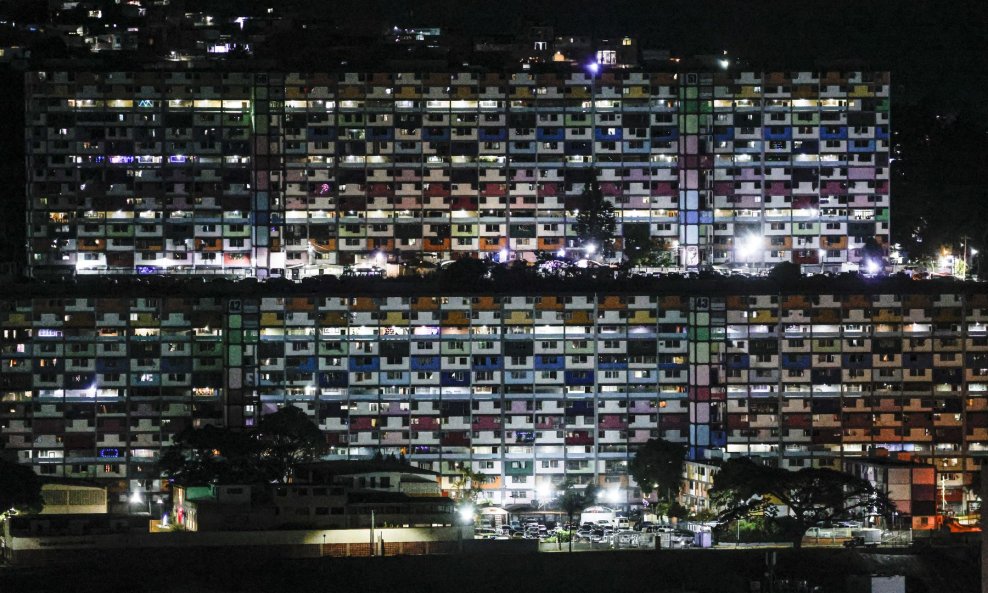 U američkom napadu u kojem je s vlasti smijenjen predsjednik Nicolas Maduro poginulo je 100 ljudi