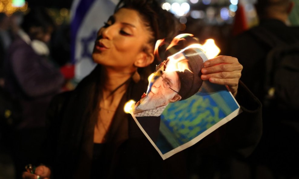 Prosvjed protiv režima u Iranu