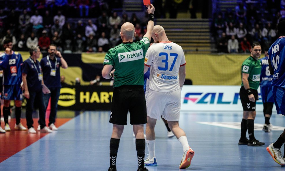 Crveni karton za Čeha