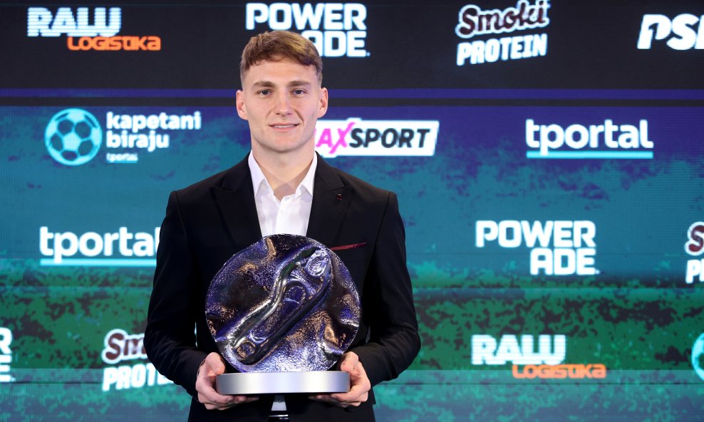 Toni Fruk s nagradom za najboljeg igrača SHNL-a u 2025. godini