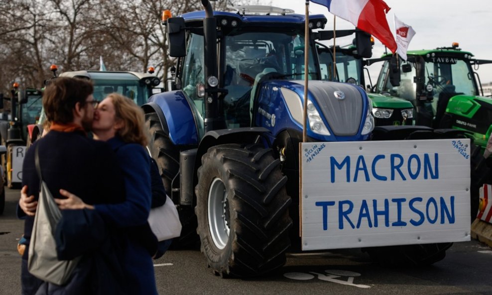 Prosvjed francuskih poljoprivrednika protiv sporazuma sa zemljama Mercosura