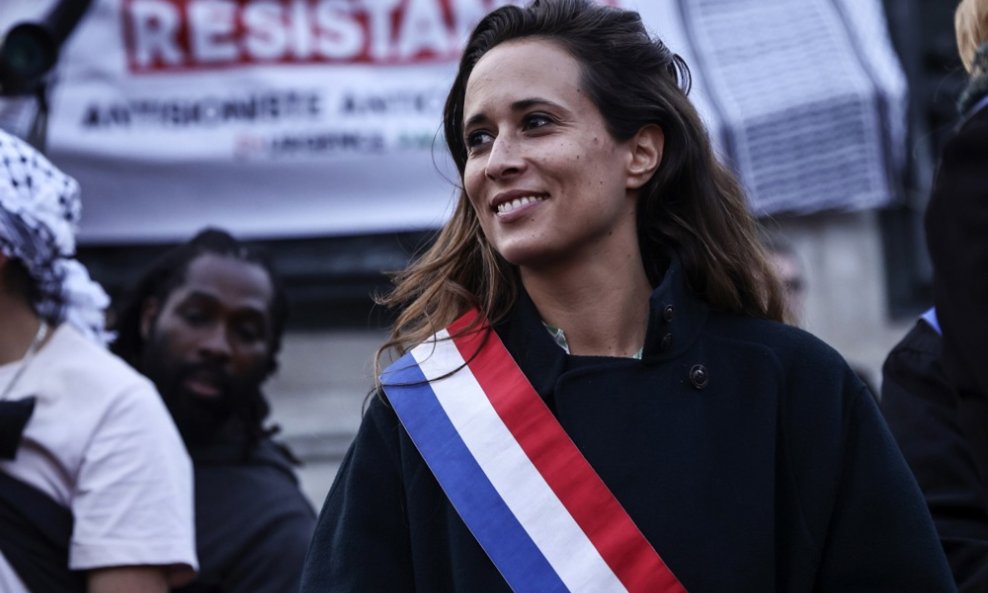 Clémence Guetté grlena je zastupnica LFI-a koja često sudjeluje na prosvjedima