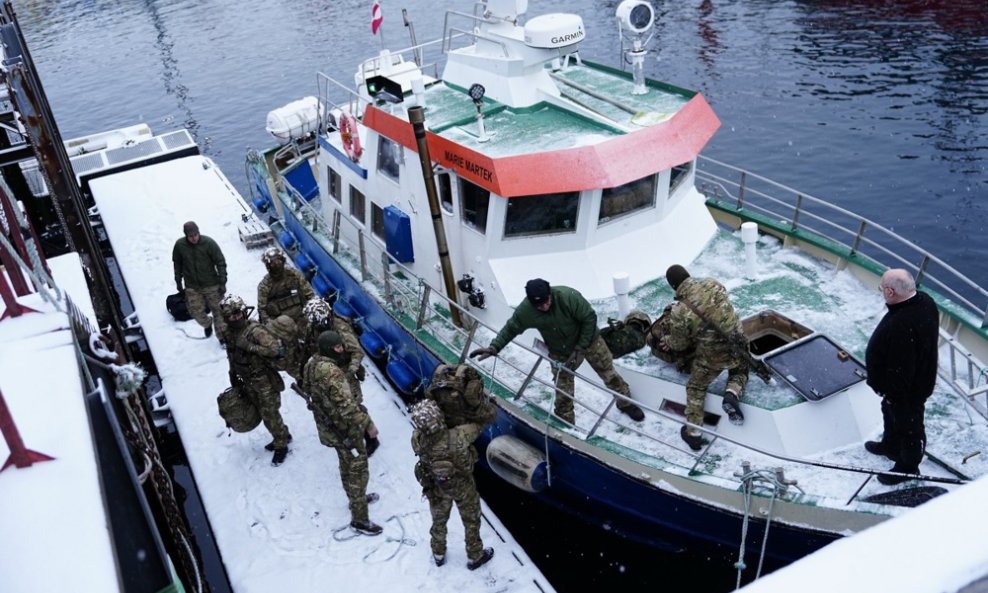 Danski vojnici iskrcavaju se na Grenland