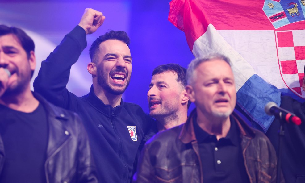 Thompson na dočeku rukometaša 2025.