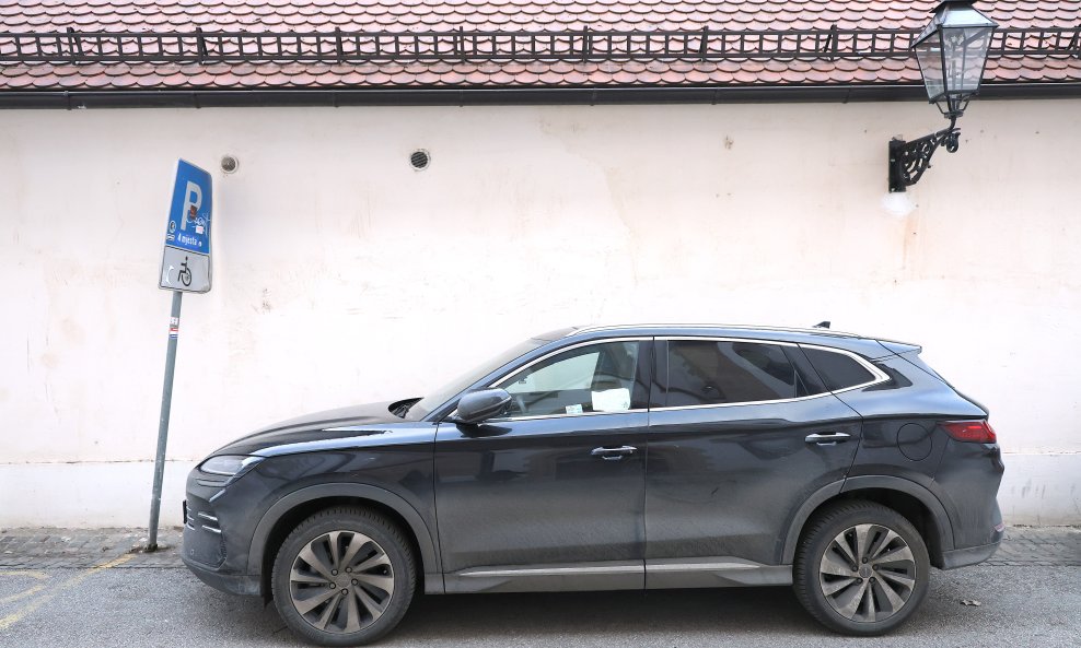 Poruka na automobilu