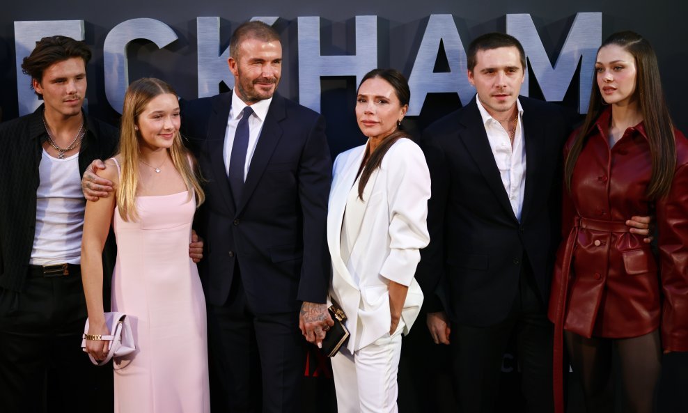 Cruz Beckham, Harper Beckham, David Beckham, Victoria Beckham, Brooklyn Peltz Beckham i Nicola Peltz Beckham
