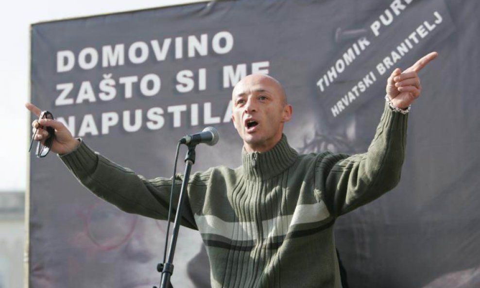 Petar Janjić Tromblon prosvjeduje