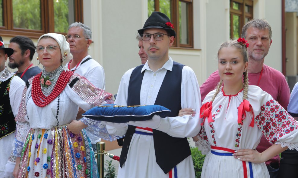 Hrvatska manjina u Srbiji pri otvaranju novog Centra hrvatske nacionalne manjine u Subotici 2023. godine