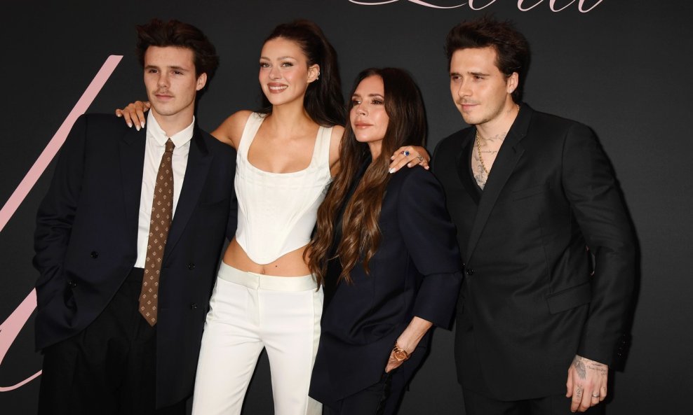 Cruz Beckham, Nicola Peltz Beckham, Victoria Beckham i Brooklyn Beckham