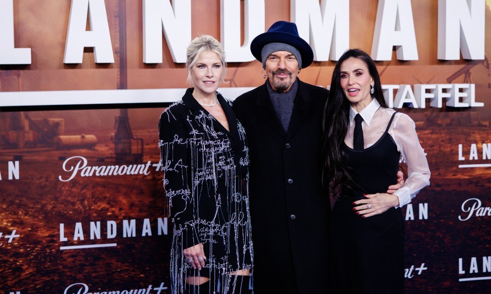 Billy Bob Thornton s kolegicama iz serije 'Landman'