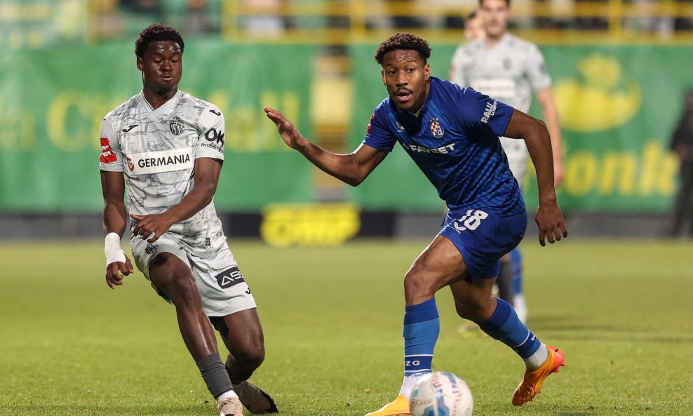 Salim Fago Lawal (lijevo) vs. Ronael Pierre-Gabriel