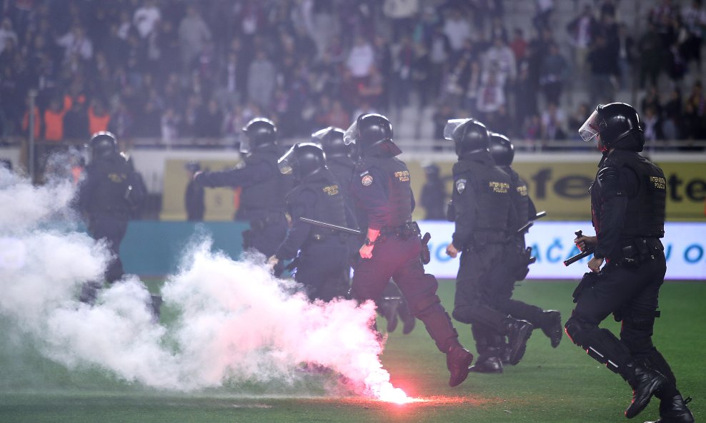 Torcida i policija