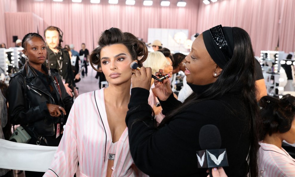 Emily Ratajkowski i Pat McGrath na reviji brenda Victoria's Secret