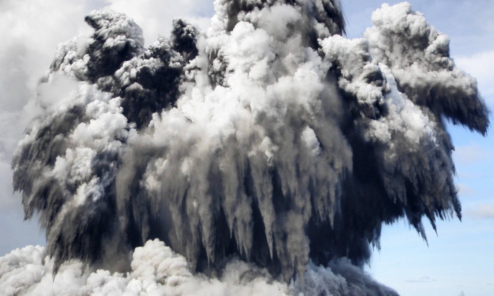 erupcija podmorskog vulkana