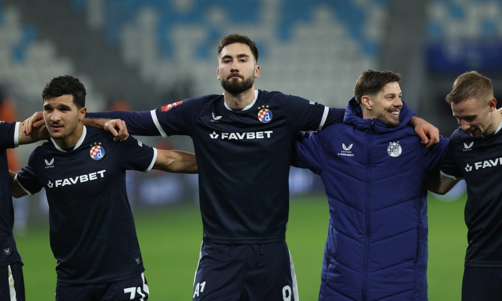 Dion Drena Beljo (u sredini)