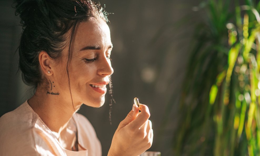 Većina zdravih odraslih osoba ne treba redovito uzimati dodatke ako se hrani raznoliko i uravnoteženo.