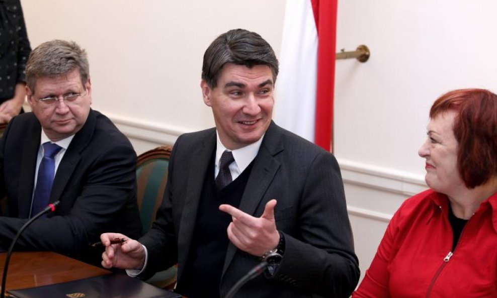 Mirando Mrsić Zoran Milanović na potpisivanju Sporazuma o Nacionalnom vijeću umirovljenika