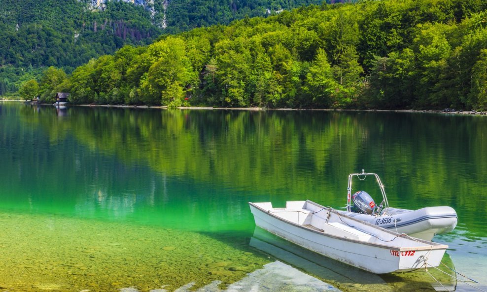 Jezero Bohinj možda je popularnije, ali zato prekrasan Klevevž nudi veći mir