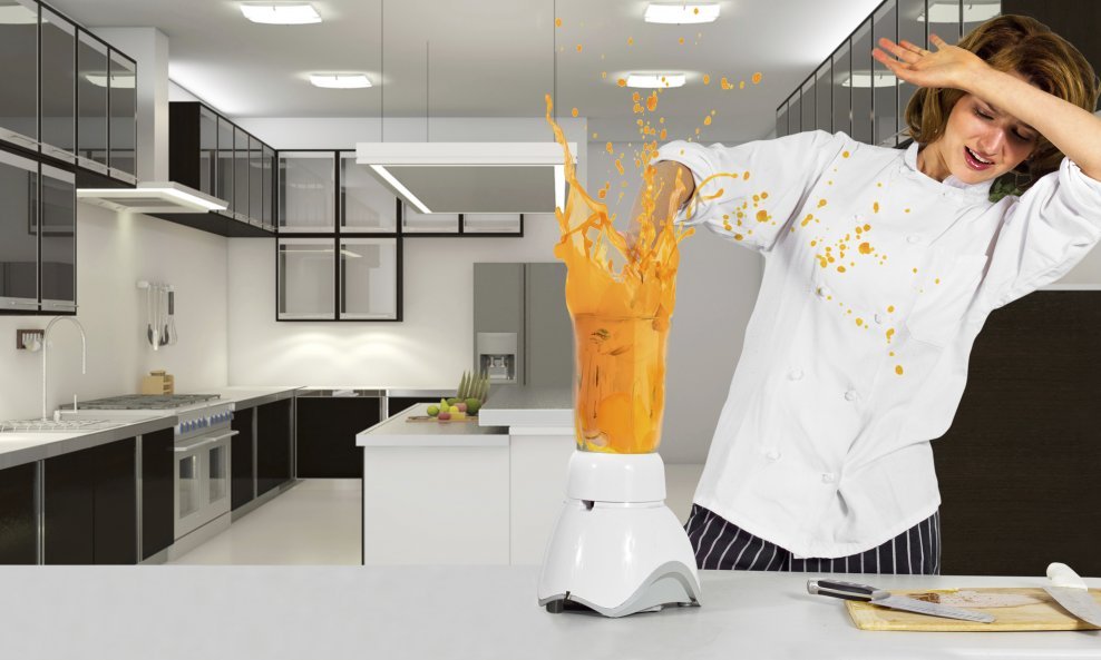 žena mikser blender kuhinja