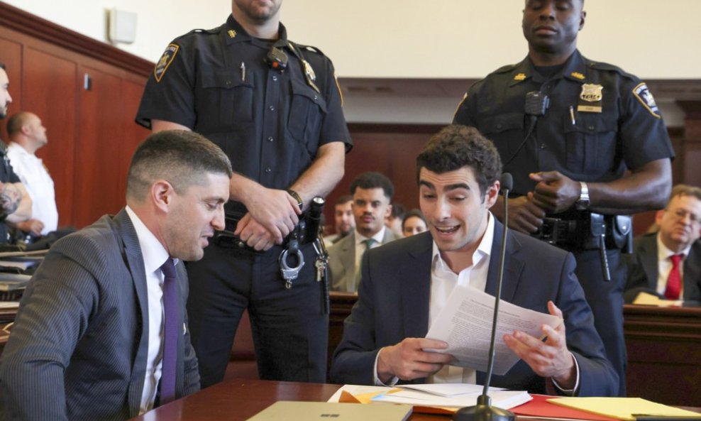 Luigi Mangione (desno)