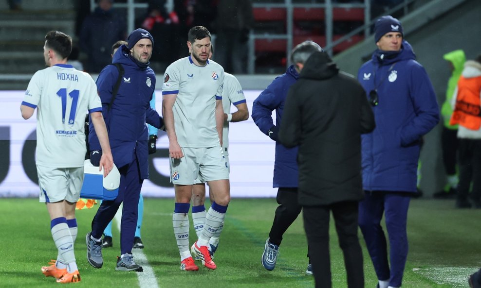 Scott McKenna (u sredini)