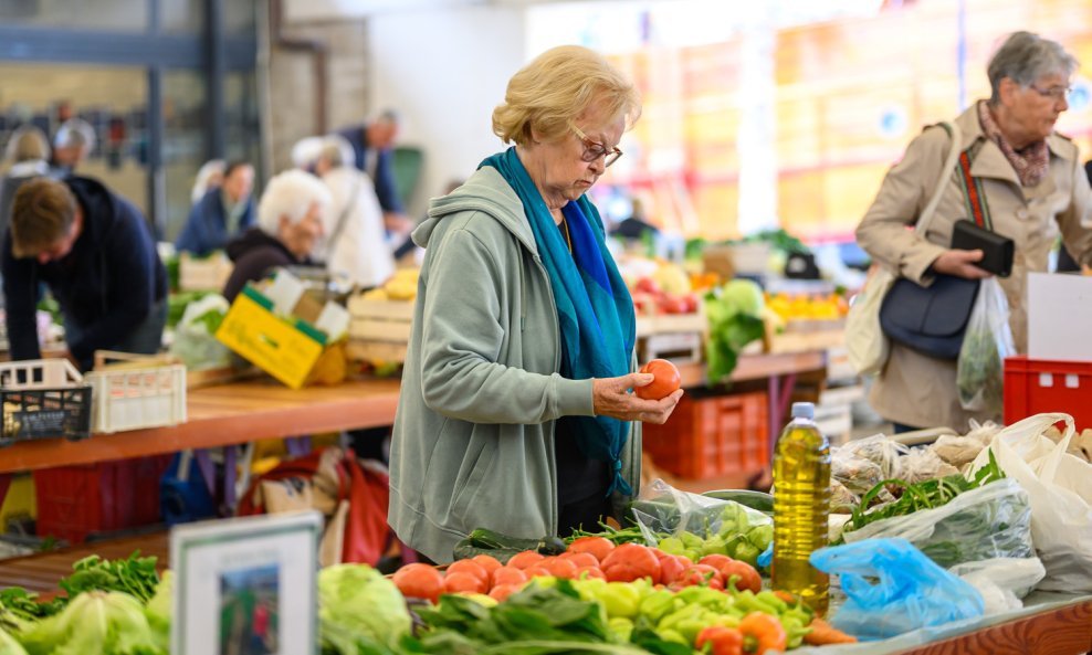 Iako mirovine nominalno rastu, njihova realna vrijednost se ne mijenja - ilustracija