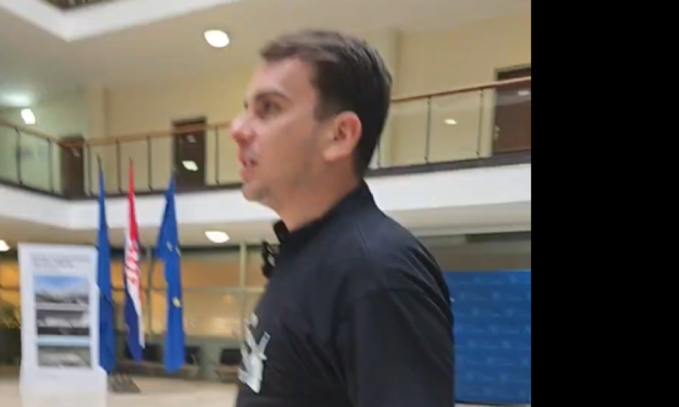 Muškarac u Gradskom poglavarstvu