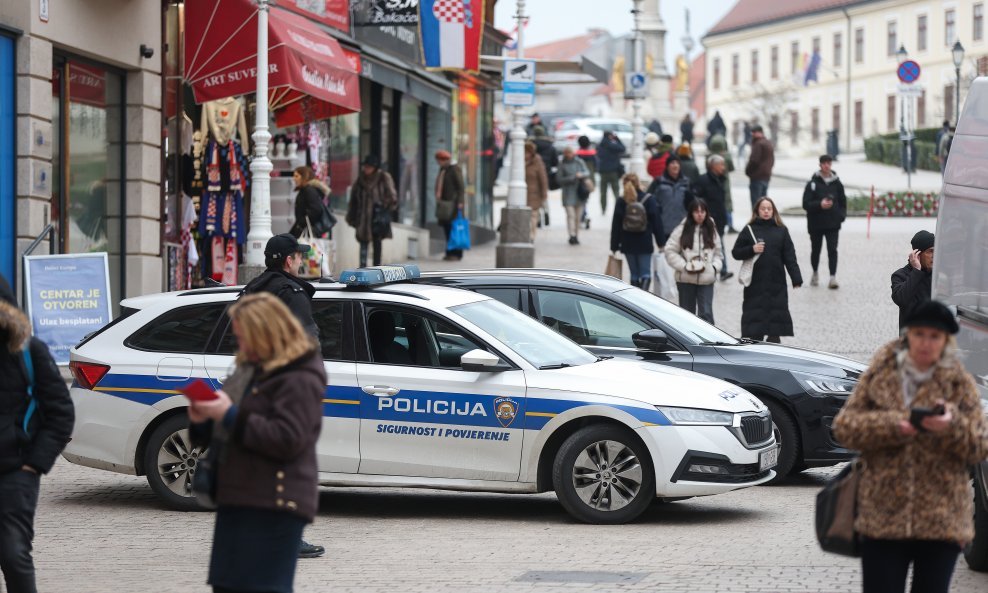 Policija na Trgu bana Jelačića