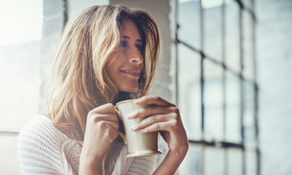 Kofein djeluje kao stimulans mišića i kod nekih ljudi može ubrzati rad srca, što potencijalno dovodi do nepravilnog srčanog ritma