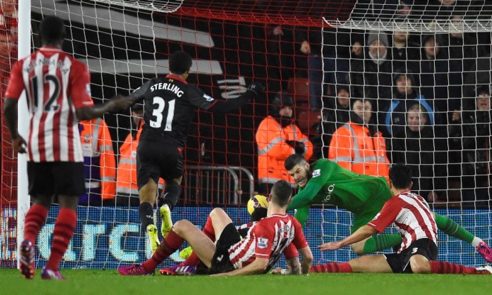 Sterling pred golom Southamptona