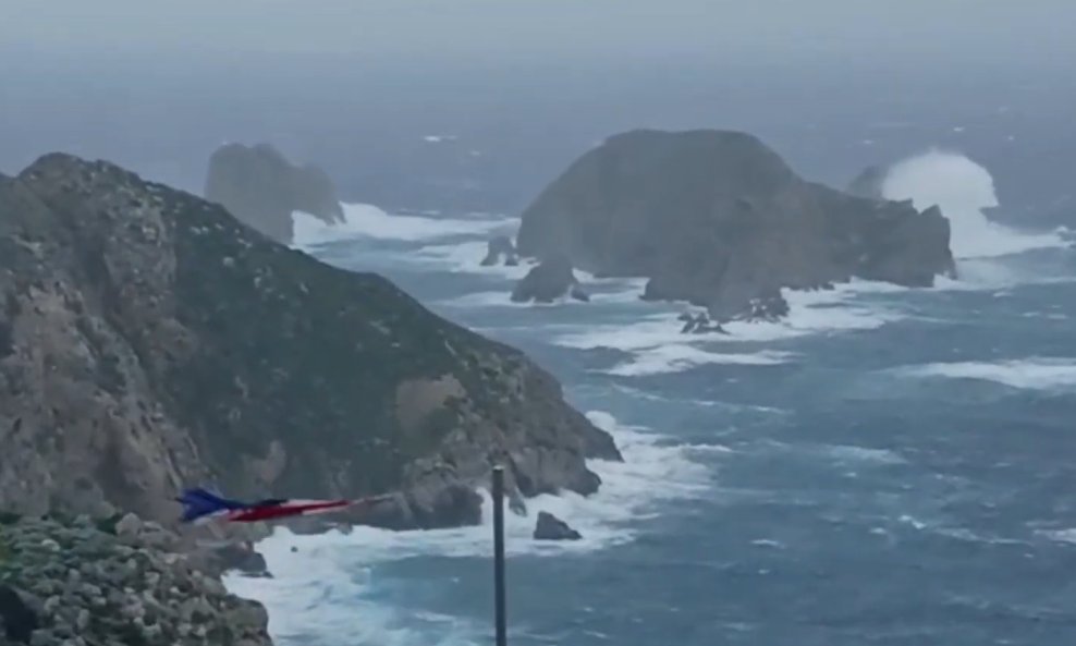 Palagruža, orkanski udari