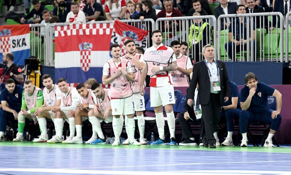 Izbornik Marinko Mavrović i 'klupa' hrvatske reprezentacije
