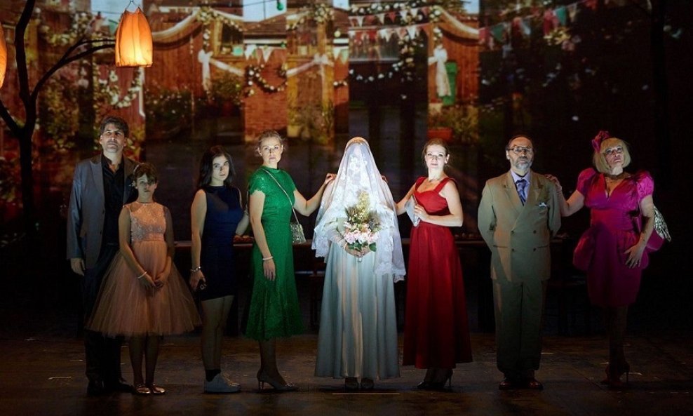 Predstava 'Dok zvijezde ne padnu'