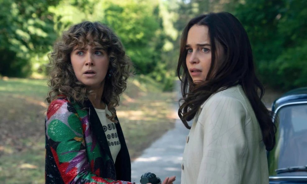 Emilia Clarke i Haley Lu Richardson u seriji 'Ponies'