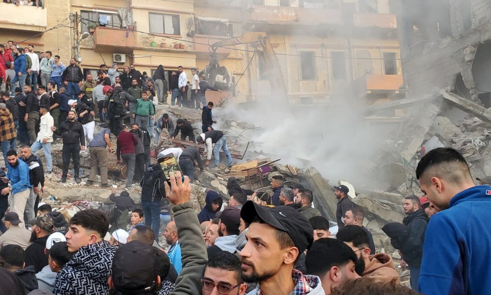 Urušila se zgrada od pet katova u Tripoliju