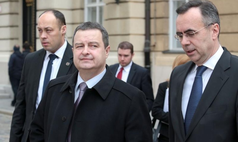 Ivica Dačić nakon posjeta Saboru prošetao Trgom svetog Marka (4)