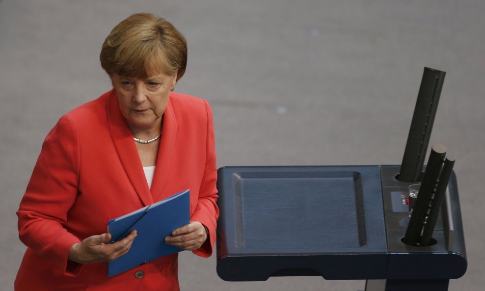 Angela Merkel napušta govornicu Bundestaga