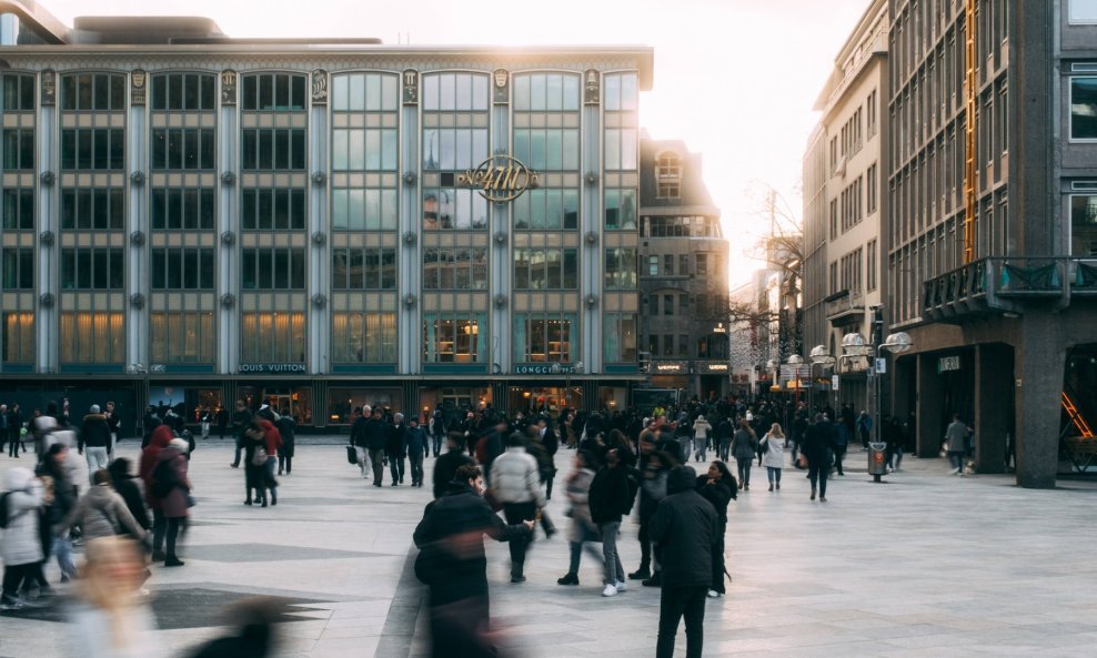 Huso sa svojom obitelji živi u Kölnu - ilustracija