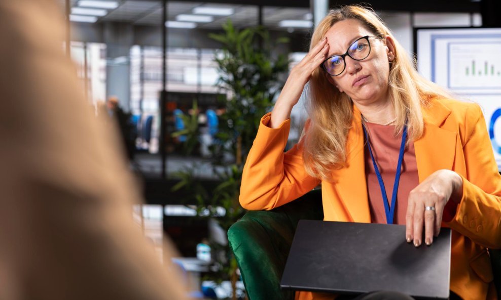 Sindrom uljeza definira se kao trajna nemogućnost da vlastiti uspjeh pripišemo osobnim sposobnostima i radu.