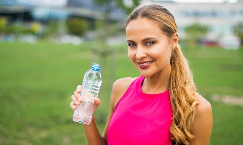 Časopis Öko-Test analizirao je 53 negazirane mineralne vode iz supermarketa i trgovačkih lanaca