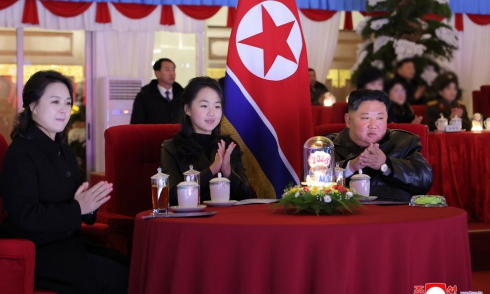 Kim Jong Un, Kim Ju Ae i Ri Sol