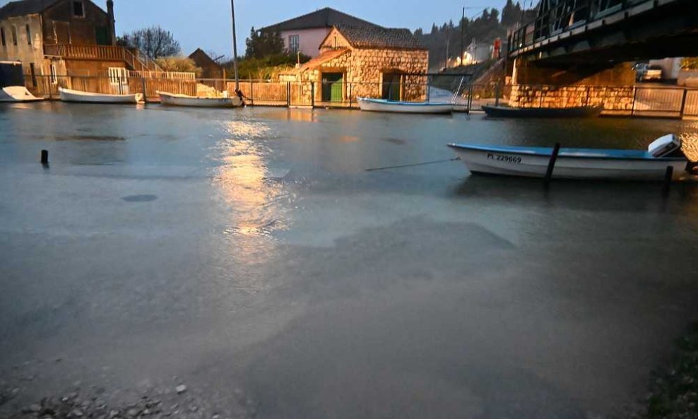 Nakon noćašnje kiše, Rogotin je pod vodom