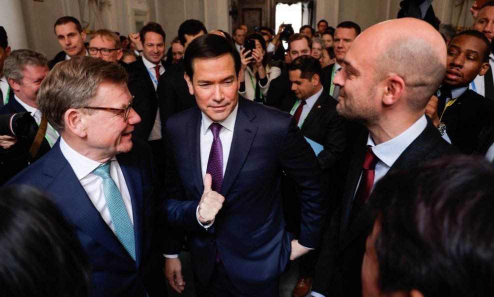 Američki državni tajnik Marco Rubio, njemački ministar vanjskih poslova Johann Wadephul i njegov francuski kolega Jean-Noel Barrot